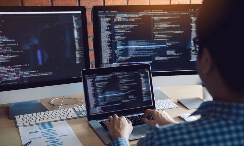 数据科学选型:R与Python如何赋能老河口市网站建设?